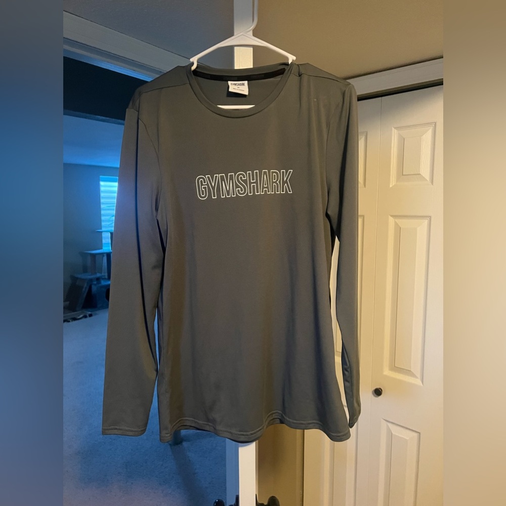 Gym shark long sleeve